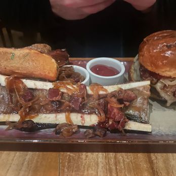 Brick Farm Tavern - Signature Tavern Burger - Cocktail Bars Near Me - Hopewell, New Jersey