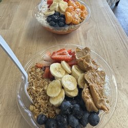 Açaí bowl and tropical bowl