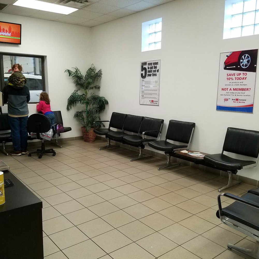 AAA Tire & Auto Service - Waiting area - Auto Repair Near Me - Cincinnati, Ohio