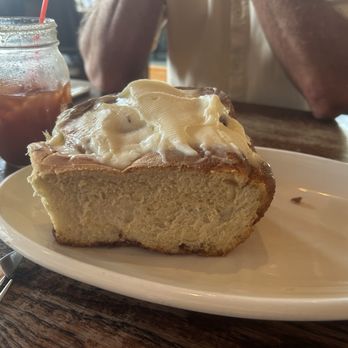 Russell's on Macklind - Cinnamon Roll - Cafes Near Me - Saint Louis, Missouri