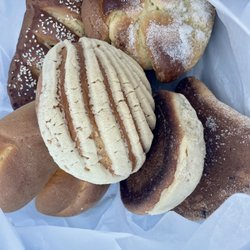 La Favorita Bakery - Freshly made bread