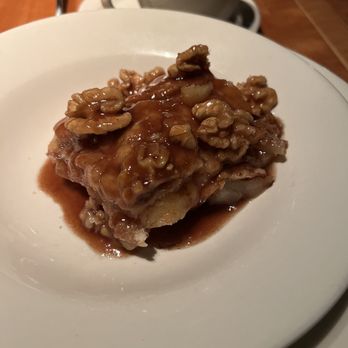Houston's Restaurant - Apple Walnut Cobbler - Steakhouses Near Me - Pasadena, California