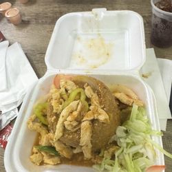Nolo's Fried Chicken & Chinese - Mofongo relleno de pechuga en salsa criolla.
