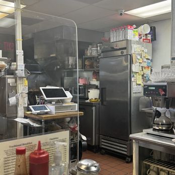 Fifth Wheel - Inside - American Near Me - San Leandro, California