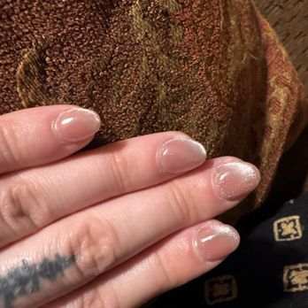 Highland Nails & Spa - Fine silver cat eye gel over DNS 890 "romantic lover" with a chrome finish - Nail Salons Near Me - Austin, Texas
