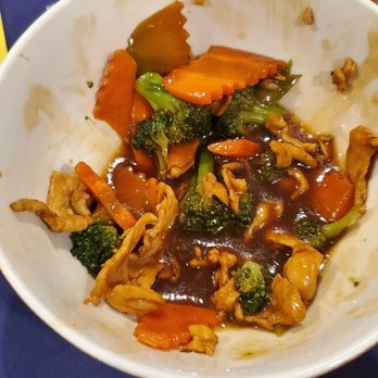 Mee Shane Restaurant - Chicken and broccoli (with carrots?) - Chinese Near Me - Ashton, Maryland