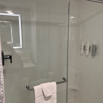 Hampton Inn Milpitas - Shower - Hotels Near Me - Milpitas, California Hampton Inn Milpitas - Shower - Hotels Near Me - Milpitas, California