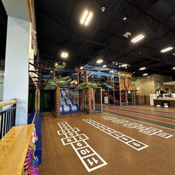 Safari Run - Large playground and open area