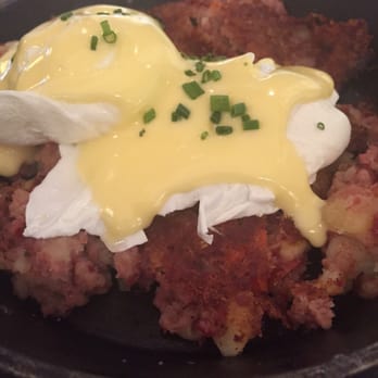 OAK Long Bar + Kitchen - Corn beef hash with poached eggs - Bars Near Me - Boston, Massachusetts