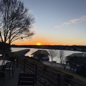 Lakeside Tavern - Exterior sunset - New American Near Me - Knoxville, Tennessee