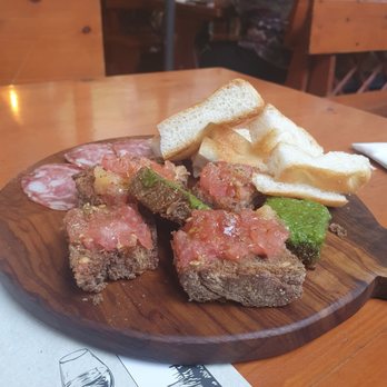 Enoteca Internazionale - Italian Near Me - Monterosso al Mare, SP