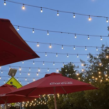 Z'Abbracci - Outside patio seating - Pizza Near Me - Castle Rock, Colorado Z'Abbracci - Outside patio seating - Pizza Near Me - Castle Rock, Colorado