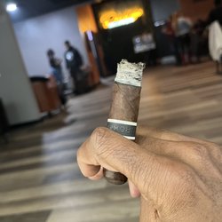 Privilege Cigar Lounge & Bar - Enjoying a Cromagnon Cranium
