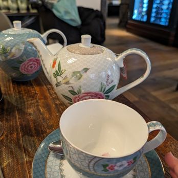 The St. Ermin's Tea Lounge - Tea Rooms Near Me - Westminster, XGL