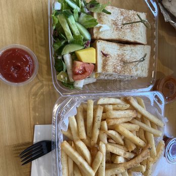 Cafe Dulce - Tuna melt + fries - Cafes Near Me - Vernon, California