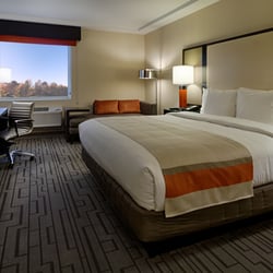 DoubleTree by Hilton Hotel Bristol, Connecticut - King Bed Guest Room