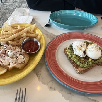 Sunny's - Lobster Roll & Avocado Toast - Breakfast & Brunch Near Me - Atlantic City, New Jersey