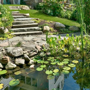 Green Jay Landscape Design - Fieldstone landing with gravel joints. - Landscaping Near Me - Hawthorne, New York Green Jay Landscape Design - Fieldstone landing with gravel joints. - Landscaping Near Me - Hawthorne, New York