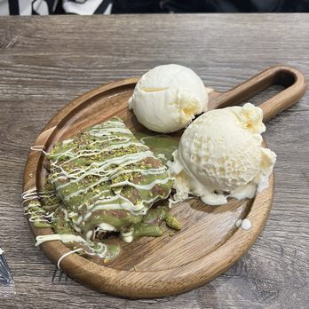 Chocolate House - Dubai Brownie Sundae - Ice Cream & Frozen Yogurt Near Me - Clifton, New Jersey
