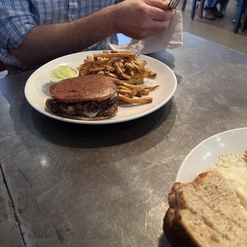 Fido - Coffee & Tea Near Me - Nashville, Tennessee