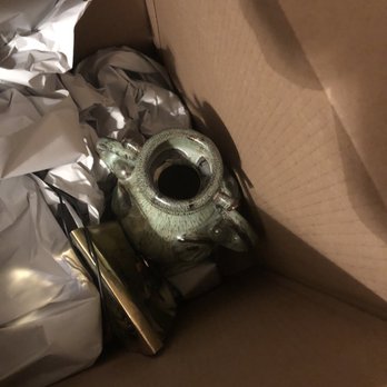 Cube Moving and Storage - Vase with no padding paper - Movers Near Me - San Diego, California Cube Moving and Storage - Vase with no padding paper - Movers Near Me - San Diego, California