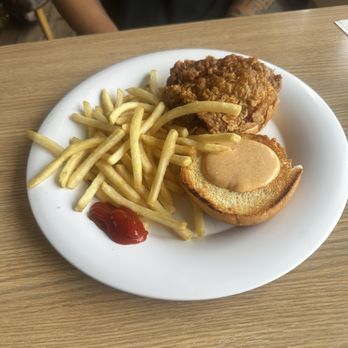 Pancakes & Waffles BLD Waimalu - Chicken Sandwich with Spicy Sauce - Breakfast & Brunch Near Me - Aiea, Hawaii