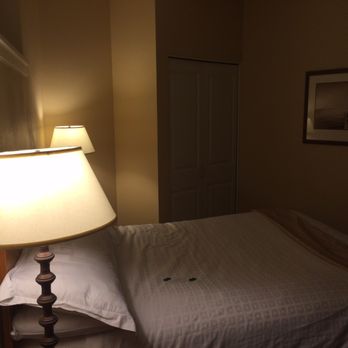 Rivertide Suites Hotel - Queen size bed - Hotels Near Me - Seaside, Oregon