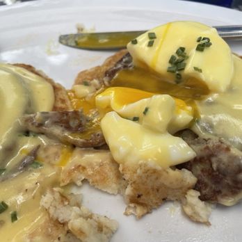 Karie's Kitchen - Johnnycakes Benedict - Breakfast & Brunch Near Me - North Kingstown, Rhode Island