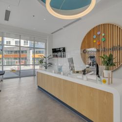 Carbon Health Urgent Care Lynnwood - Lynnwood front desk and waiting area