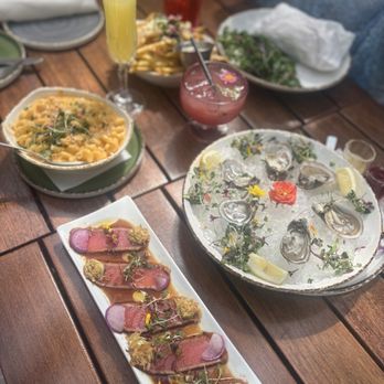 Arden Restaurant - Tuna Tartare, Truffle Fries, Oysters on the Half Shell, Lobster Mac & Cheese, Pita bread & Salad - Breakfast & Brunch Near Me - West Hollywood, California