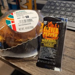 7-Eleven - Slider and hotsauce
