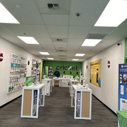 Employee refusing to help with issue at hand regarding iPhone return.