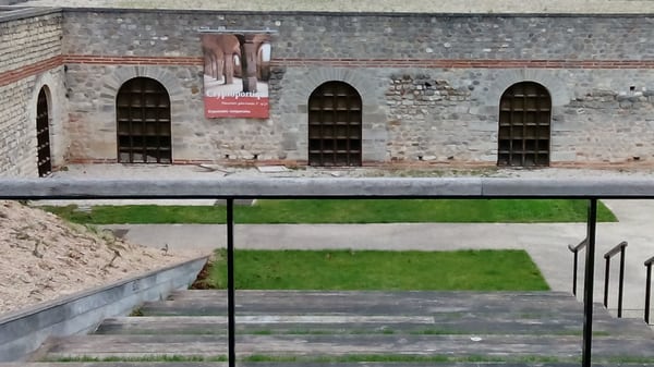 Cryptoportique by null