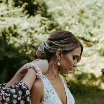 Citrine Bride - Katie Parr pulling final details together. - Makeup Artists Near Me Citrine Bride - Katie Parr pulling final details together. - Makeup Artists Near Me