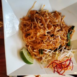 Pad Thai with chicken