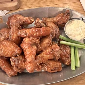 Doctors' Bar - Buffalo wings. Huge portion!! Buffalo sauce was tasty. A bit of heat but a tad sweet to finish. Delicious! - Gastropubs Near Me - Wrocław, DS