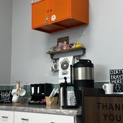 Quack Daddy Donuts - Coffee bar