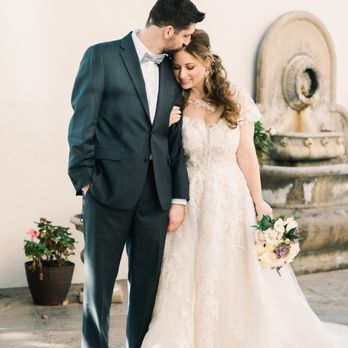 SimplyVina - Ashley Maxwell Photography - Wedding Planning Near Me