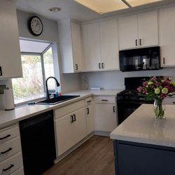 M&M Cabinets - New doors and drawers.