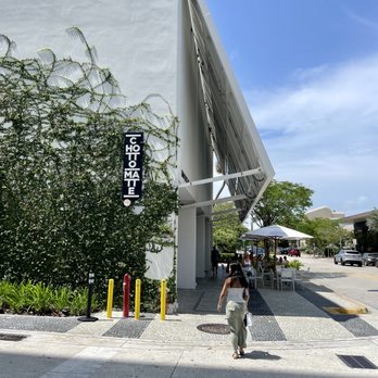 Rosetta Bakery - View of the building that houses Rosetta - walking towards it on Lenox, a block off the Lincoln Road Mall shopping plaza - Bakeries Near Me - Miami Beach, Florida Rosetta Bakery - View of the building that houses Rosetta - walking towards it on Lenox, a block off the Lincoln Road Mall shopping plaza - Bakeries Near Me - Miami Beach, Florida
