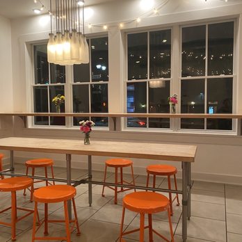 Jeni's Splendid Ice Creams - Cute indoor seating - Ice Cream & Frozen Yogurt Near Me - Dublin, Ohio Jeni's Splendid Ice Creams - Cute indoor seating - Ice Cream & Frozen Yogurt Near Me - Dublin, Ohio