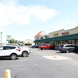 Hungry Howie's Pizza - Easy parking on site