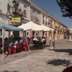 El Argentino - Terraza a la hora del almuerzo un domingo cualquiera