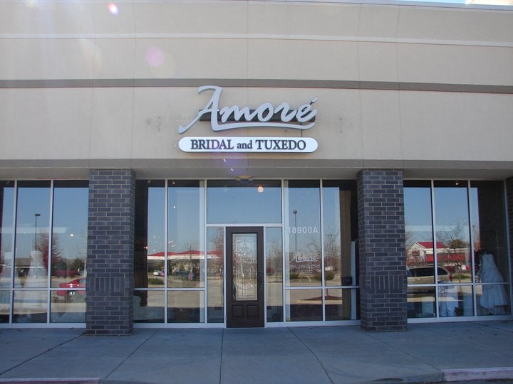 Amore Bridal & Tuxedo Logo
