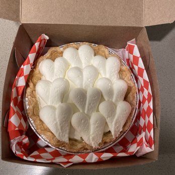 I Love Pie Bakeshop - Banana cream pie - Desserts Near Me - Carmichael, California I Love Pie Bakeshop - Banana cream pie - Desserts Near Me - Carmichael, California