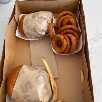 Gott's Roadside - Onion rings and burgers oh yeah - Salad Near Me - Walnut Creek, California