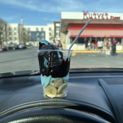 Kurver Kreme - Blue birthday cake.