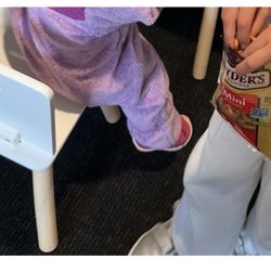 Tesla - cute kids table with books