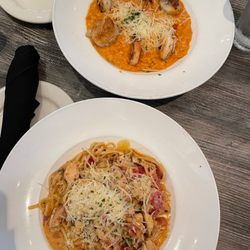 The 3rd Corner - Chicken Alfredo and seafood risotto