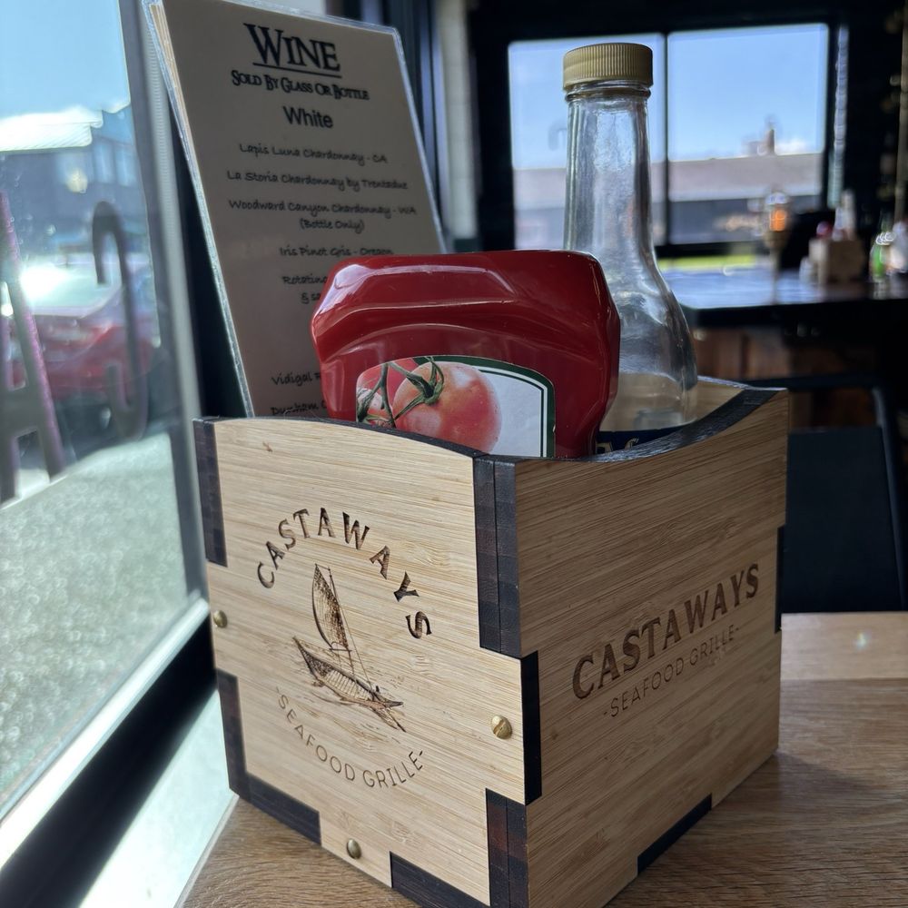 Castaway's Seafood Grille - Cute table decor - Seafood Near Me - Long Beach, Washington
